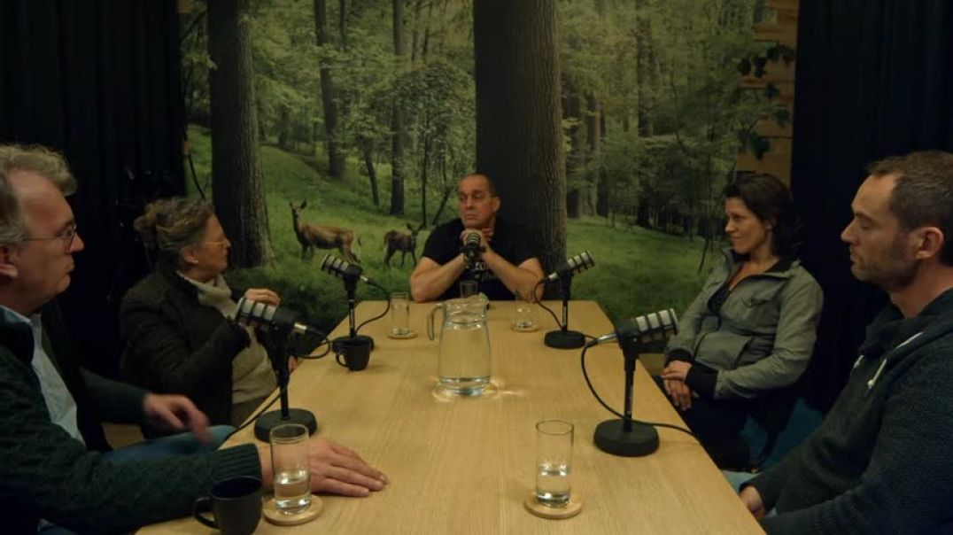 ⁣De Tekentafel #009 - De Medische Tafel - Met Evelien Peeters, Rob Elens, Berber Pieksma en Arjen Yp